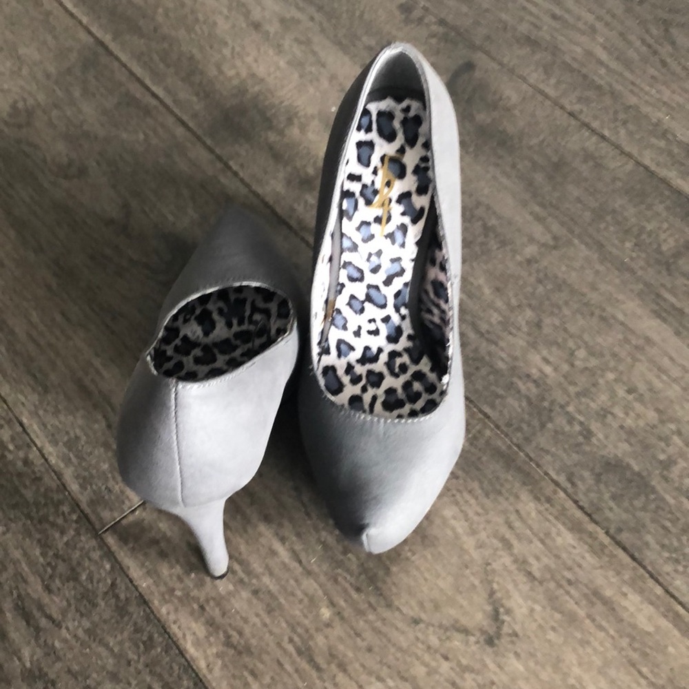 Forever 21 Woman’s pumps - Picture 3 of 8